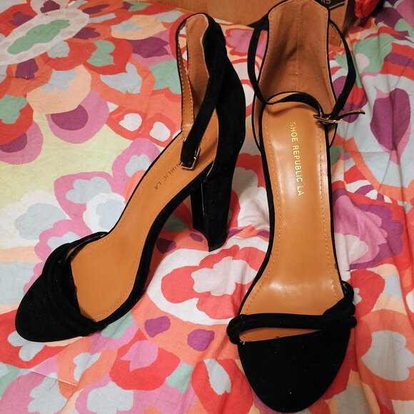 Women Shoe Republic Velvet Heels, 9, New - Picture 1 of 5